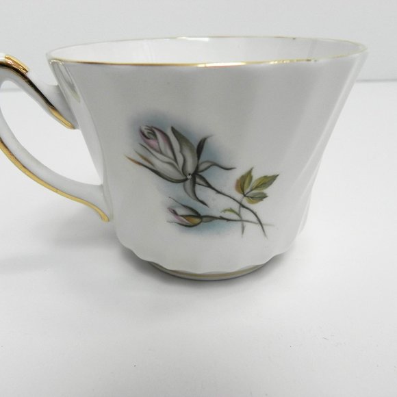 Collectable Vintage Royal Kendall Teacup & Saucer Light Blue & Pink Roses - Picture 6 of 8